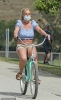 29764612-8436027-With_her_shoes_back_on_Britney_enjoyed_a_ride_on_her_bicycle_in_-a-3_1592507138592.jpg
