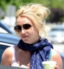 BritneyStarbucksMay13_(24).jpg