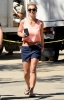 Britney_Spears_-_Leaving_an_office_building_in_Thousand_Oaks_(21).jpg