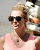 Britney_Spears_-_Leaving_an_office_building_in_Thousand_Oaks_(5).jpg