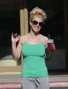 Spears_Britney_Starbucks_Jan28_(36).jpg