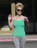 Spears_Britney_Starbucks_Jan28_(37).jpg